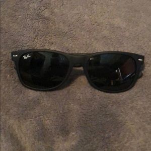 Wayfarer Ray Ban sunglasses